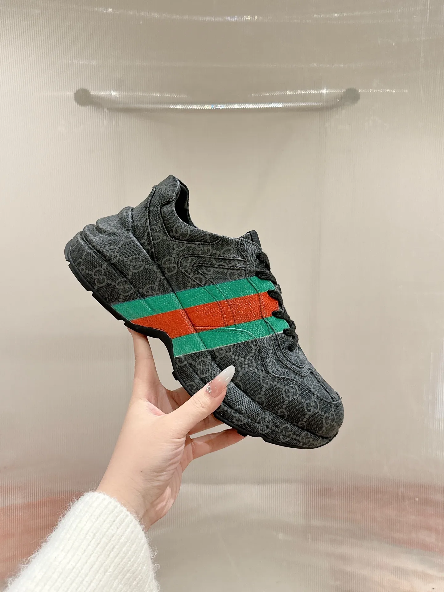 👟👟Ex-factory price 700👟👟 Men's size +10 🇮🇹Italy🇮🇹Gucci GUCCI🇮🇹Dad shoes (purchase level) (original replica) 👑 The original version purchased by Taikoo Hui has been continuously improved and upgraded in details, from the packaging of the shoes - anti-counterfeiting markings - shoe box accessories - fabric optimization - outsole technology - stitching and routing - oil edge technology. We do our best ◼️ Outsole: original plate molding ◼️ Upper: original grade A imported cowhide 🐮 ◼️ lining: original grade A mixed sheepskin 🐑 ◼️ Feet: original grade A mixed sheepskin 🐑 ◼️ Medium and low belt LOGO + original injection molding foot technology + original lasting technology ◼️ Original full set of customized packaging (anti-counterfeiting chip + a cloth bag + GUCCI card envelope + electronic invoice with credit card slip + shoelaces) ◼️ All details of the higher version are consistent with the original version (note the comparison) ◼️ Code number: 35-40 for women and 39-44 for men